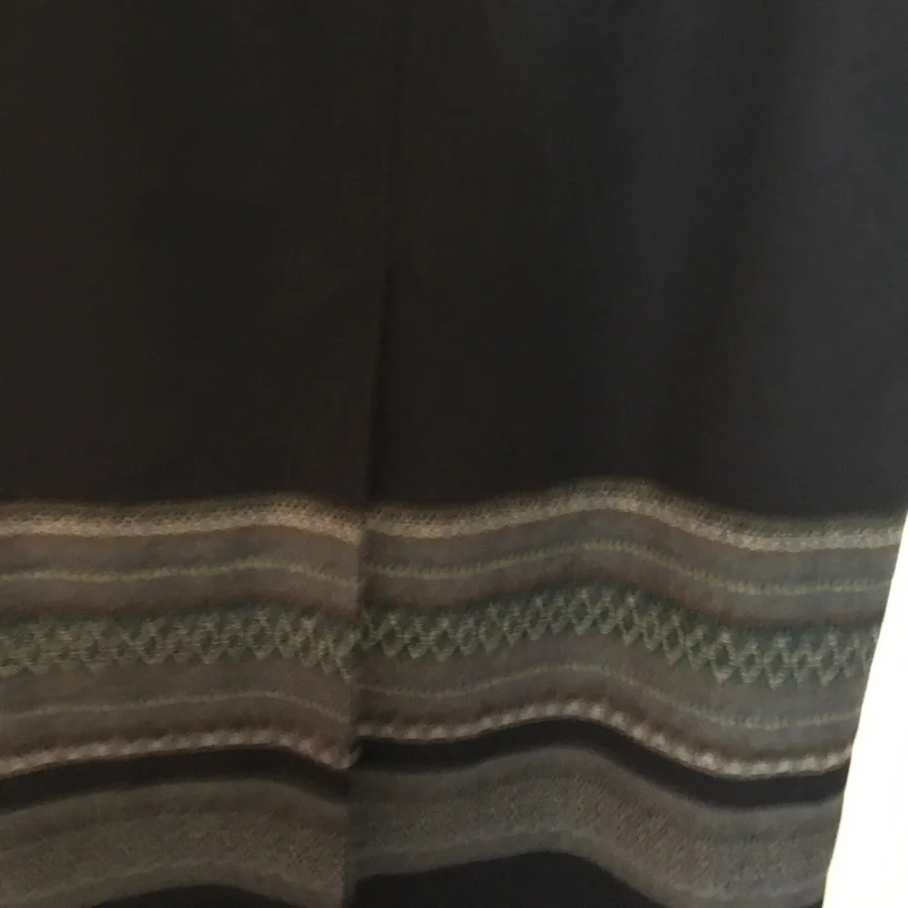 Goodclothes wool blend midi skirt. Sz 14, lined, frayed hem, zips in back.